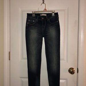 Dark wash Levi jeans 👖